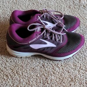 Brooks Revel sneakers size 11
